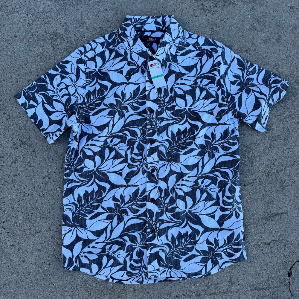 Cova Hawaiian Shirt NWT size Medium